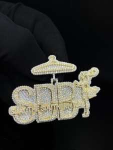 Colgante de Corona de Hielo Hip Hop Personalizado con Circonitas - Product Image 4