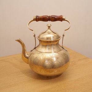 Tetera Clásica Marroquí de Latón con Diseño Grabado, Asa de Goma, Ecológica, Personalizable en Color y Logotipo, para Fiestas y Servicio - Product Image 2
