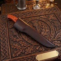Couteau à fileter artisanal en acier Damas d'A&M Enterprises avec manche en bois de rose, bolster noir et étui en cuir assorti – Couteaux de chasse