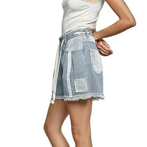 Shorts de Mezclilla a Rayas con Cordón Ajustable y Bajo Deshilachado POL - Product Image 2