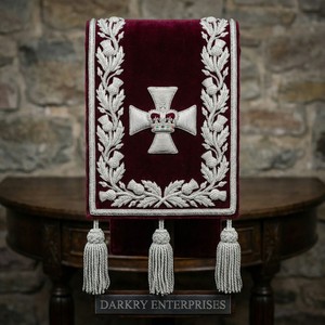 Écharpe de Maître Maçon en Velours Bordeaux Premium avec Broderie à la Main en Fil d'Argent Personnalisé et Emblème Couronne Croix, pour Insignes Maçonniques - Product Image 1
