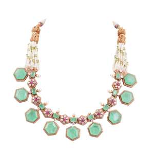 Collar de la Terraza del Nizam |   Un conjunto nupcial de esmeraldas, rubíes y diamantes Polki para mujer |   Ocasiones Especiales |   Joyería nupcial - Product Image 1
