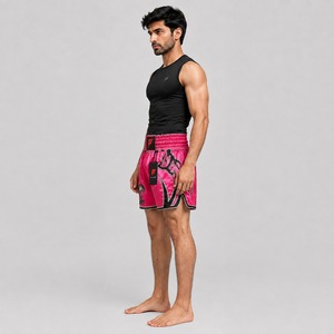 Shorts de Muay Thai athlétiques conçus avec un tissu respirant, offrant une liberté de mouvement et un confort durable pour les entraînements quotidiens. - Product Image 3