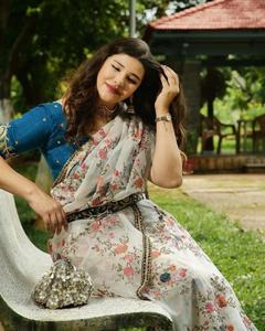 Saree de fête pour femmes indiennes avec broderie de séquence imprimée en dentelle Georgette Banglory pièces de chemisier en soie - Product Image 2