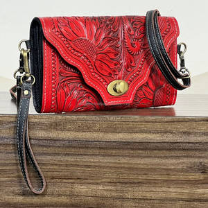 Sac bandoulière mini pour femme en cuir véritable fait main style vintage, élégant, motif floral rouge, pochette multifonctionnelle en cuir pour espèces - Product Image 4