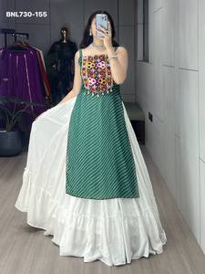 Conjunto de Lehenga de Rayón y Algodón con Borde de Volantes Sólidos en Color Blanco y Kurti Tradicional con Bordados Elegantes, Colección de Moda Femenina - Product Image 3