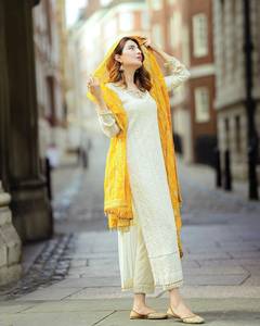 Ensemble haut, bas et dupatta en faux georgette, entièrement brodé avec des sequins et des rivets, style élégant et prêt-à-porter. - Product Image 4