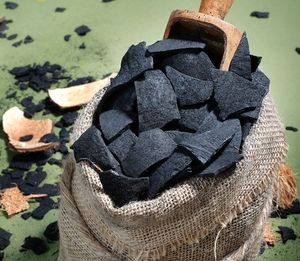 Charbon de coco en vrac en promotion – Teneur élevée en carbone fixe pour barbecue, chicha, production de charbon actif - Product Image 1