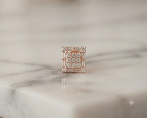 Prix de gros Boucles d'oreilles clous tendance en or massif 14K, serties de moissanite et de diamants taille baguette carrée classique, bijoux hip-hop pour hommes - Product Image 3