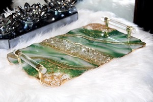 Plateau en résine vert émeraude pailleté fait main avec poignée dorée, design moderne, thème fruits/fleurs - Décoration de vanité pour Diwali, mariage, anniversaire - Product Image 6