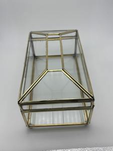 Boîte de rangement moderne pour mouchoirs en verre et métal avec bordure en laiton, idéale pour le bureau, la table basse et la décoration de célébrations, provenant d'Inde - Product Image 4