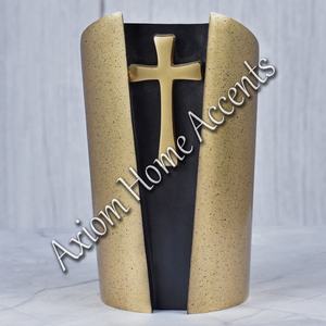 Urna funeraria clásica de latón con detalles intrincados Tapa segura para cenizas Pieza conmemorativa elegante de Axiom Home Accents - Product Image 6