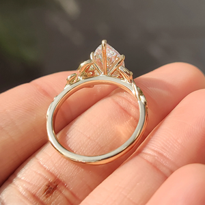 Bague de fiançailles élégante à trois pierres de forme marquise, inspirée de la nature, bijoux de mariée en pierres de synthèse, fournisseur en gros en ligne - Product Image 3