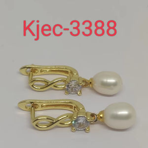 ต่างหูมุกน้ำจืดดีไซน์อินฟินิตี้ชุบเงินและชุบทองสำหรับผู้หญิง เครื่องประดับแฟชั่น - Product Image 4