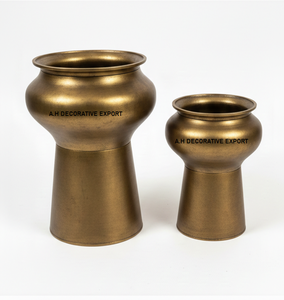 Jardinière en métal doré antique |   Pots à fleurs élégants sur piédestal pour salon intérieur et décoration de maison de luxe |   Finition dorée vintage - Product Image 6