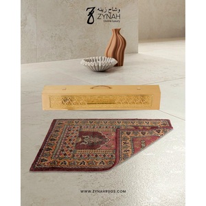 Elegante Alfombra de Oración Musulmana con Patrón Floral Tradicional, Sajjadah Islámica Portátil, Alfombra Plegable de Lujo, Set de Regalo - Product Image 2