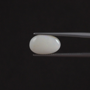 โอปอลสีขาว พลอยหลวม 4.14 กะรัต ธรรมชาติ รับรองโดย IGI รูปทรงวงรี คุณภาพสูง ขัดเงาด้วยมือ ผ่านการเคลือบด้วยแว็กซ์/น้ำมัน สำหรับทำเครื่องประดับ - Product Image 3