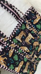 Sacs fourre-tout carrés classiques matelassés Kantha, sacs à bandoulière en coton faits à la main par des artisans, sacs de shopping, vente en gros B2B, motif circulaire personnalisé - Product Image 3