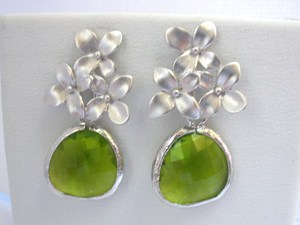 ต่างหูเพอริดอทสีเขียว ต่างหูรูปดอกไม้แก้ว ต่างหูเพอริดอทสีเขียวแอปเปิ้ลเงิน ต่างหูเพื่อนเจ้าสาว ของขวัญสำหรับผู้หญิง - Product Image 5