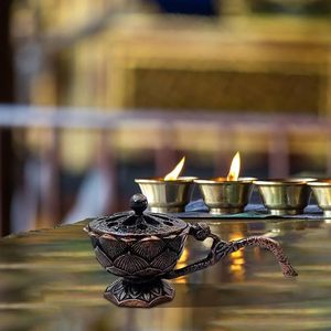 Quemador de incienso de latón hecho a mano para oración, quemador de incienso decorativo antiguo de latón, elegante quemador de incienso de latón para el hogar o el templo. - Product Image 4