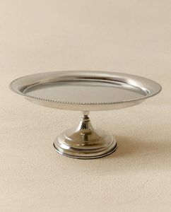 Soporte para Pastel de Hierro Hecho a Mano con Borde Decorativo para Exhibición de Postres en Bodas, Mostrador de Panadería y Decoración de Eventos - Product Image 1