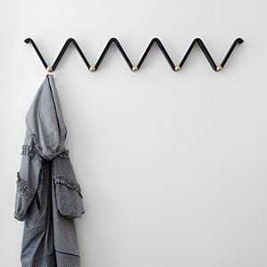 ชุดที่แขวนติดผนังโลหะ ตะขอและที่แขวนแบบหนาพิเศษ ประหยัดพื้นที่ แข็งแรง ทนทาน สำหรับจัดเก็บของภายนอก สีดำ - Product Image 1