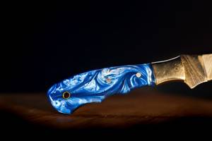 Cuchillo de Filetear de Acero de Damasco Forjado a Mano de 12 Pulgadas |   Manija de Resina Personalizada con Pasadores y Cubierta de Latón, Servicio OEM - Product Image 3