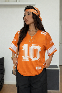 Camiseta de Baloncesto Personalizada Moderna en Naranja y Blanco, Sublimada, de Secado Rápido, Estilo Y2K, para Hombre, Camiseta de Fútbol Americano - Product Image 2