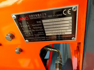 Montacargas Diésel JAC de 3 Toneladas CPCD30H 4WD con Mástil de Tres Etapas, Repuestos Usados, Motor Diésel para Construcción, Fuente de Energía, Venta Económica - Product Image 5