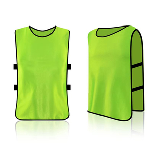 Gilet d'entraînement de football en mesh à faible MOQ, couleurs unies, impression de logo personnalisé, gilet de football sportif unisexe - Product Image 5