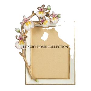 Cadres photo décoratifs en métal et en bois d'inspiration vintage avec idéal pour ajouter du charme et du caractère à votre décoration intérieure - Product Image 1