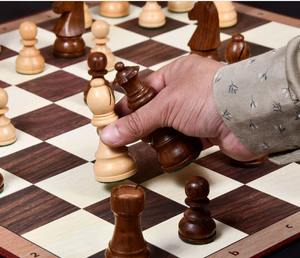 Juego de ajedrez Staunton premium con rey alemán de 3.75 pulgadas, piezas de madera de Sheesham y Boxwood al mejor precio. - Product Image 3