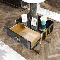 Table d'appoint multifonctionnelle de luxe en métal moderne de qualité supérieure, design carré plaqué or pour salon, salle de séjour et bureau