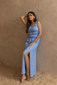 Vestido Maxi sin Mangas con Estampado Floral Azul, Cuello Cuadrado, para Mujer, con Tela Ligera, Estilo Moderno y Ajuste Cómodo - Product Image 4