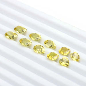 Lot de pierres précieuses synthétiques de saphir jaune de taille mixte, de 2x3mm à 15x20mm, pour projets de bagues, pendentifs et boucles d'oreilles - Product Image 1