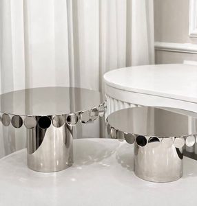 Elegante Soporte para Pastel de Acero Inoxidable con Bordes Lisos para Exhibición en Panaderías y Presentación de Postres - Product Image 1