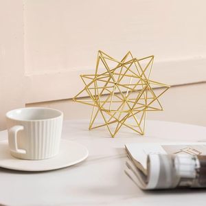 Escultura de Estrella Geométrica Dorada de Lujo, Adorno Decorativo Abstracto de Metal Moderno para Exhibición en Estantes de Hogar u Oficina - Product Image 4