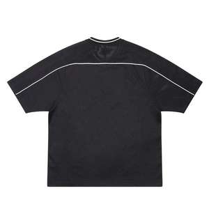 เสื้อยืดคอวีทรงปกติ ผ้าฝ้าย 100% ระบายอากาศได้ดี สไตล์เรโทร ลายโลโก้แบบกำหนดเอง เหมาะสำหรับฟุตบอลและสตรีทแวร์ - Product Image 4