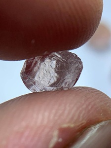 พลอยโทแพซสีชมพูธรรมชาติแบบหยาบ เกรดเจียระไน คุณภาพสำหรับทำเครื่องประดับ - Product Image 6