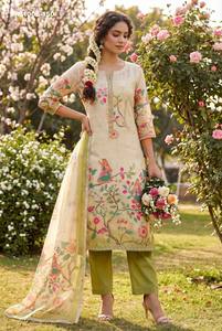 Dernière collection de costumes prêts-à-porter en coton Lilan avec imprimés et détails faits à la main - Collection pantalon et dupatta - Fabricant de mode féminine - Product Image 6
