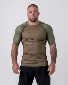 Factory Made Plain Dyed Men Rash Guard in Reasonable Prices / Custom Blank <b>Long</b> <b>Sleeves</b> Men Polyester Spandex Rash Guard - Product Image 1