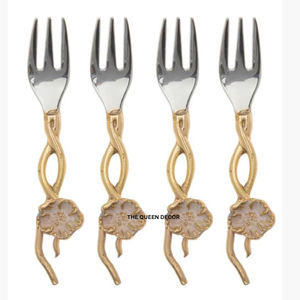 Juego de Cubiertos de Lujo Color Dorado para Restaurante y Cocina, Tenedor con Diseño Floral en el Mango, Acero Espejado Decorativo - Product Image 1