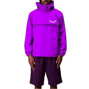 Veste streetwear à capuche noire pour homme avec logo brodé, coupe-vent en polyester et nylon, coupe classique - Product Image 6