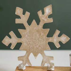 Adorno Navideño Festivo Decorativo de Metal Plateado con Base de Madera de Mango en Forma de Copo de Nieve - Product Image 4