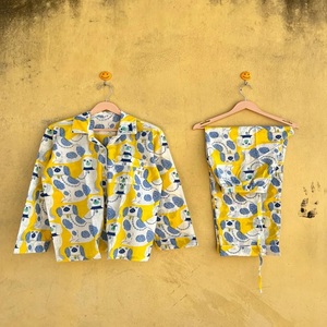 Conjunto de pijama de algodón bohemio amarillo para mujer, ropa de dormir informal con estampado de dibujos animados, manga larga, cuello vuelto y cintura con cordón - Product Image 1