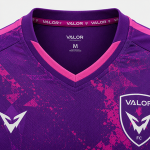 Camiseta de Fútbol Sublimada Morada y Rosa para Hombre, Cuello Redondo, Manga Corta, Absorbe la Humedad, Ajuste Atlético, 100% Poliéster - Product Image 4