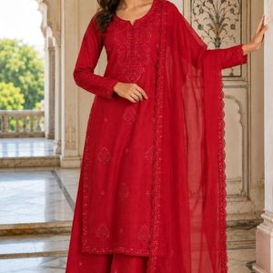 Ensemble haut en georgette brodé de sequins avec pantalon palazzo et dupatta à bordure en dentelle pour femme, idéal pour les mariages et les fêtes - Product Image 3