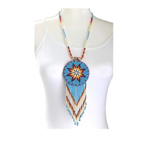 Ensemble collier et boucles d'oreilles en perles d'inspiration culturelle, adapté aux tenues traditionnelles et festives - Product Image 1