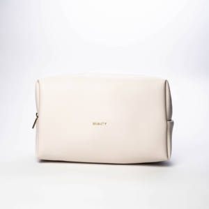 Bolsa de maquillaje con cremallera de moda con acabado de cuero suave - Product Image 1