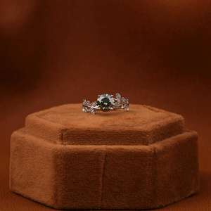 Anillo de Plata de Ley 925 con Piedra de Moissanita Cuadrada en el Centro, Joyería de Lujo para Hombre y Diseño Floral Moderno para Mujer - Product Image 2